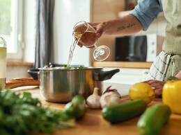 5 Best Non-Alcoholic Substitutes To Use Instead Of Wine For Cooking