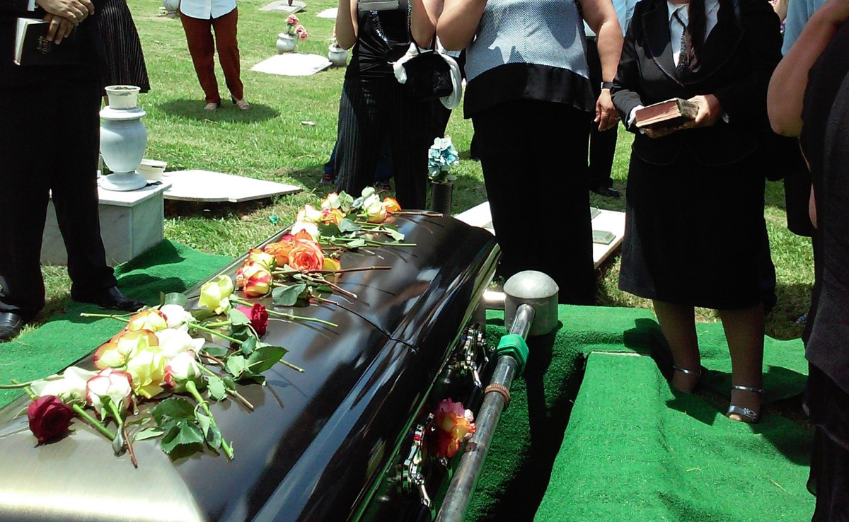 Man Fakes His Death Then Arrives At Funeral By Helicopter To "Teach Family A Lesson"