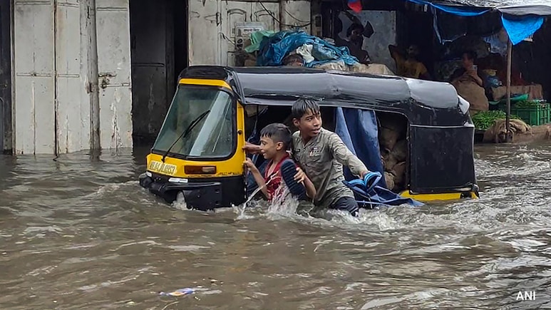 Pune Rain Alert: पुणे, सातारा कोल्हापूर घाटाला ऑरेंज अलर्ट, 24 तासांत 6 जणांचा मृत्यू