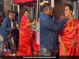 कपल ने मोहम्मद रफी के गाने पर किया जबरदस्त डांस, उड़े जब जब जुल्फें तेरी पर दिए कातिलाना एक्सप्रेशन कपल ने मोहम्मद रफी के गाने पर किया जबरदस्त डांस, उड़े जब जब जुल्फें तेरी पर दिए कातिलाना एक्सप्रेशन