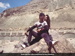 Rhea Chakraborty ने अनदेखा वीडियो शेयर कर सुशांत सिंह राजपूत को किया याद, लोग बोले- क्यों ढोंग करती हो Rhea Chakraborty ने अनदेखा वीडियो शेयर कर सुशांत सिंह राजपूत को किया याद, लोग बोले- क्यों ढोंग करती हो
