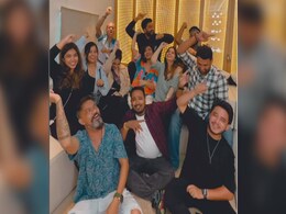 Vicky Kaushal Celebrates <i>Zara Hatke Zara Bachke</i>'s Success With His Team Like This. Watch Vicky Kaushal Celebrates <i>Zara Hatke Zara Bachke</i>'s Success With His Team Like This. Watch