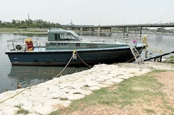 Video: Navy Boat, Trying To Help Clean Yamuna In Delhi, Stuck In Sewage Video: Navy Boat, Trying To Help Clean Yamuna In Delhi, Stuck In Sewage