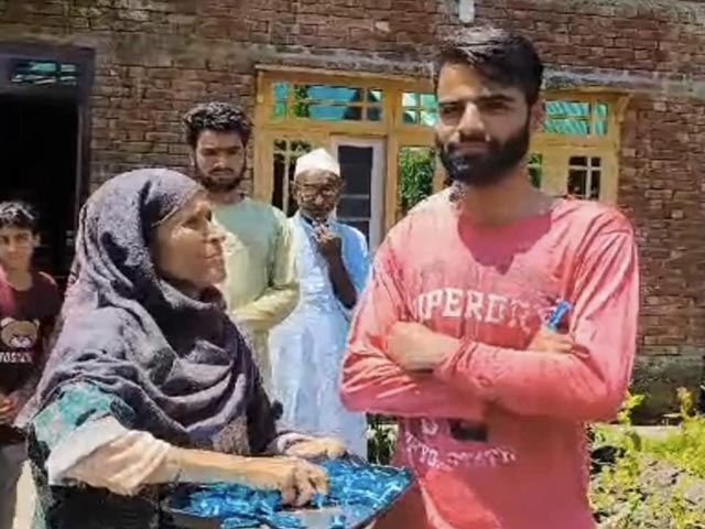 Kashmiri Teen Goes From Rs 600 A Day As Labourer To Scoring 601 In NEET