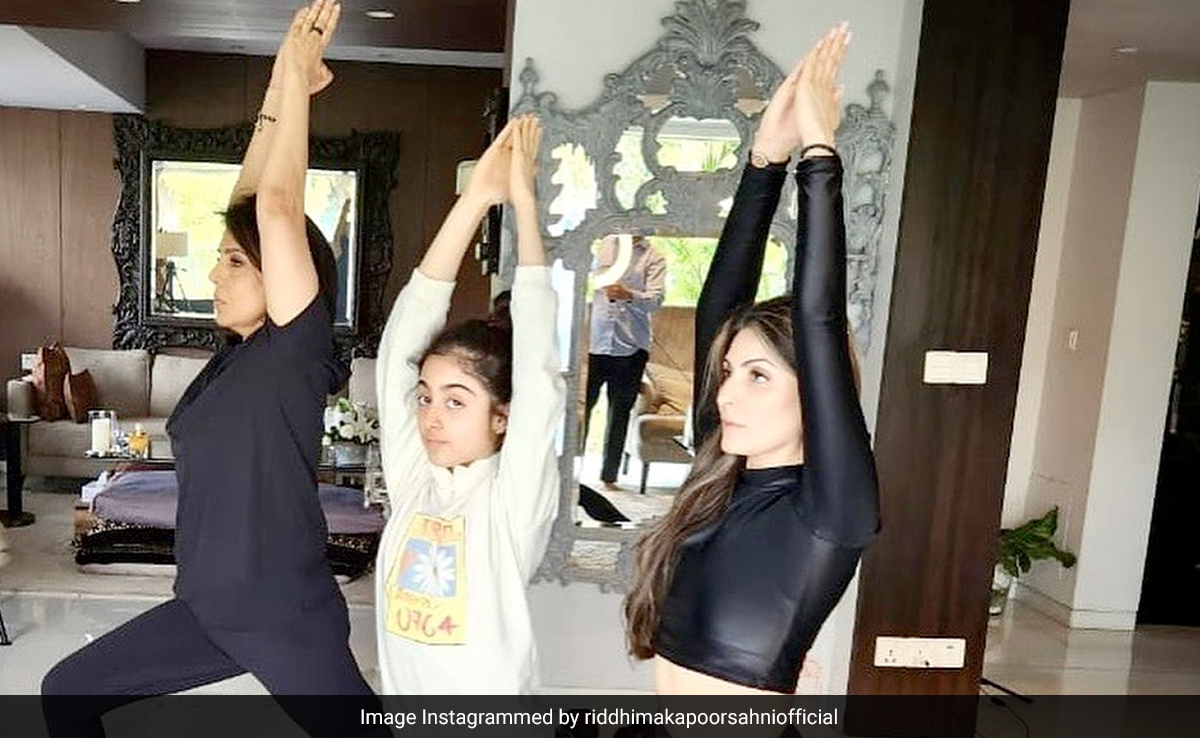 Yoga Day 2023: Neetu Kapoor, Riddhima And Samara Nail <i>Asanas</i> Together
