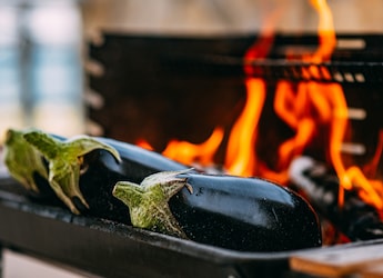 Woman Asks Sister To Roast Brinjal, What She Did Ends Up Being Comedic Gold Woman Asks Sister To Roast Brinjal, What She Did Ends Up Being Comedic Gold