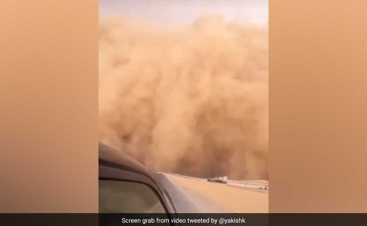 Watch: Strong Winds And Sand Storm Sweeps Across Egypt's Cairo