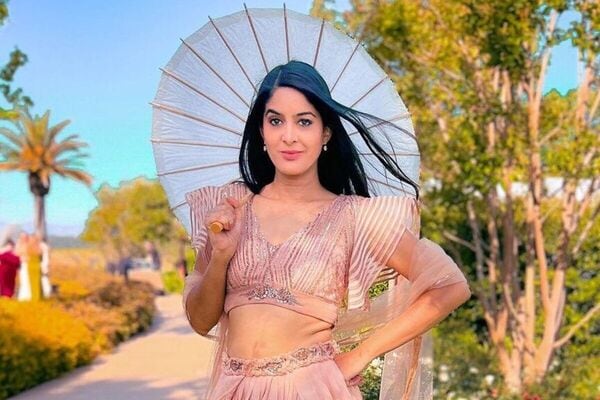 Anisha Dixit's Hilarious Reel Showcases When Friend Behaves Like a Mother