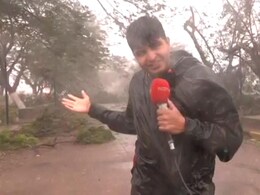 Cyclone Biparjoy Ground Report: हर तरफ तबाही का मंजर, तेज हवाएं.. उखड़े पेड़.. भारी बारिश जारी Cyclone Biparjoy Ground Report: हर तरफ तबाही का मंजर, तेज हवाएं.. उखड़े पेड़.. भारी बारिश जारी