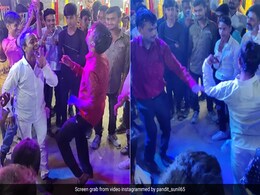 बारातियों के बीच मुझे नौलखा मंगा दे... पर शख्स ने किया ऐसा डांस, ताली बजा-बजाकर थक गए लोग, बोले- दूसरी जया प्रदा... बारातियों के बीच मुझे नौलखा मंगा दे... पर शख्स ने किया ऐसा डांस, ताली बजा-बजाकर थक गए लोग, बोले- दूसरी जया प्रदा...