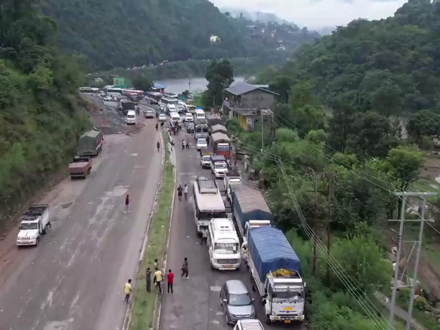 15-km Jam, No Hotel Rooms: Himachal Landslide Nightmare For 200 Tourists