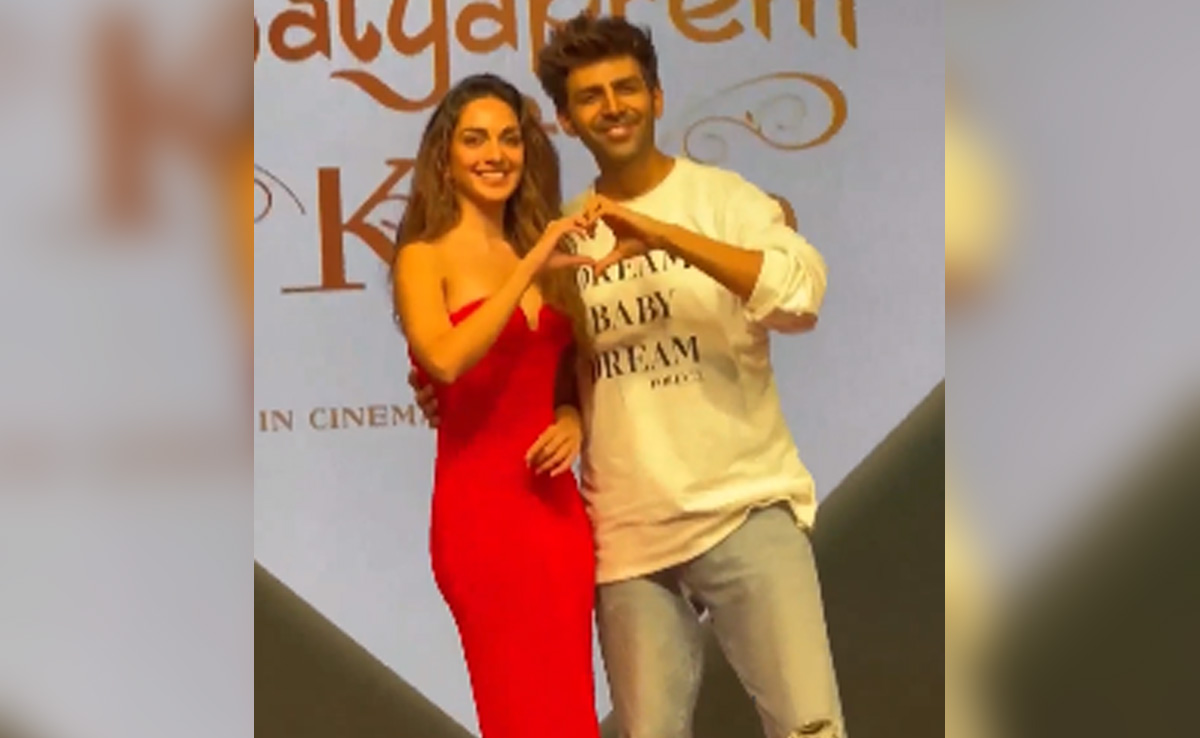 Kartik Aaryan Helps Kiara Advani Fix Her Dress On Stage. See Adorable Video