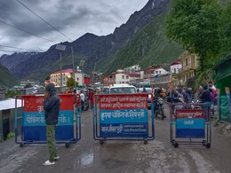 उत्तराखंड में बारिश से कंचनगंगा में मलबा भरा, करीब 40 मीटर सड़क बह गई उत्तराखंड में बारिश से कंचनगंगा में मलबा भरा, करीब 40 मीटर सड़क बह गई