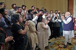 PM Modi Meets Indian Community In Cairo PM Modi Meets Indian Community In Cairo