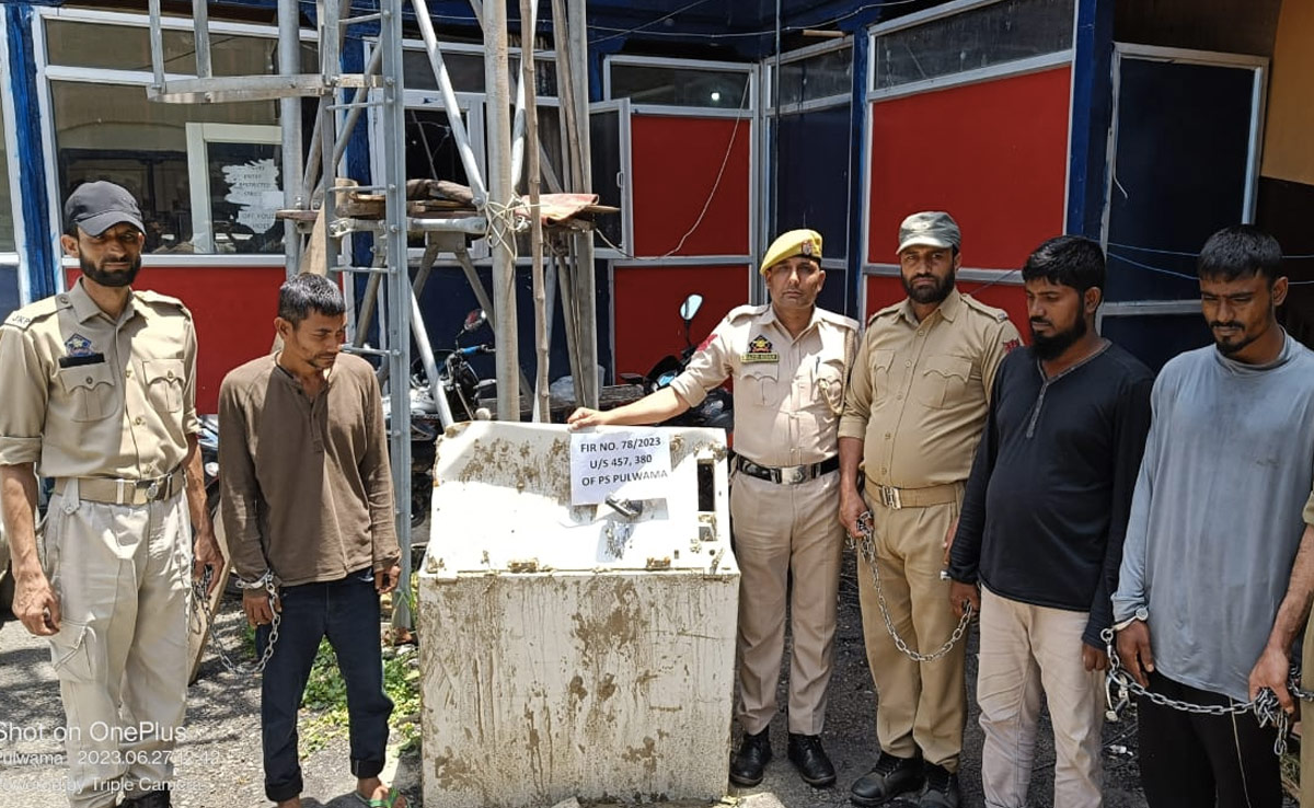 3 Bangladeshis Arrested For Stealing ATM In Jammu And Kashmir