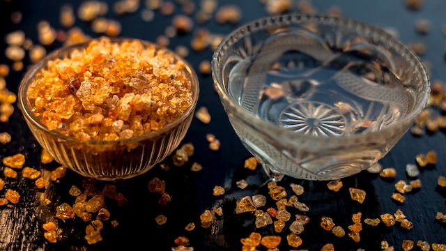 Gond Katira is traditionally used in postnatal diets as it helps in healing and strengthening the body