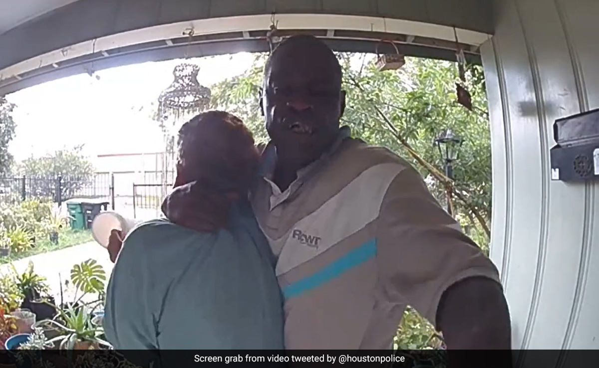 86-Year-Old Woman Put Into Chokehold In US As Burglary Suspect Pulls Her Into Home
