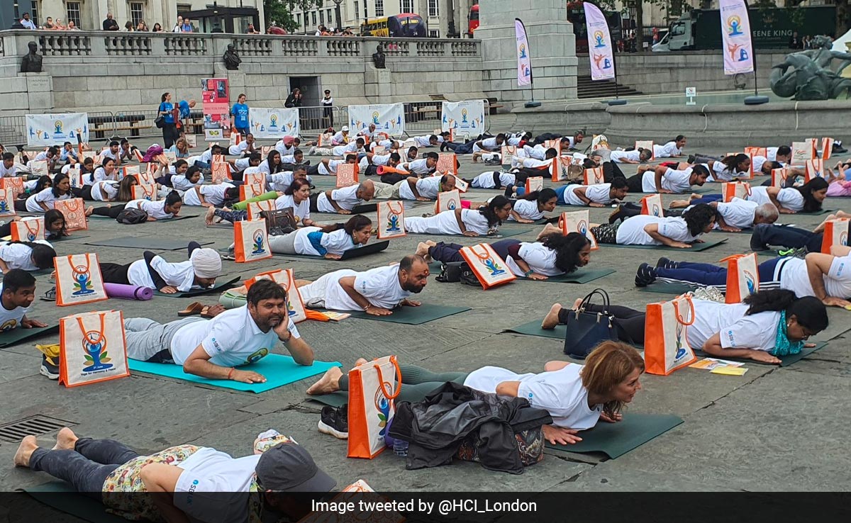 Watch: People Perform Yoga At London's Trafalgar Square