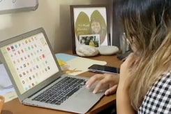 अब भी सुलग रहा मणिपुर: फिर बढ़ाया गया इंटरनेट पर बैन, लोगों को हो रही परेशानी अब भी सुलग रहा मणिपुर: फिर बढ़ाया गया इंटरनेट पर बैन, लोगों को हो रही परेशानी