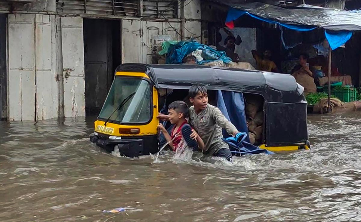 Mumbai Gets 100mm Rainfall In Last 24 Hours, Very Heavy Showers Predicted