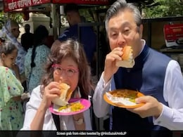 "<i>Teekha Kam Please</i>": Japanese Ambassador's Request To Vada Pav Vendors In Pune "<i>Teekha Kam Please</i>": Japanese Ambassador's Request To Vada Pav Vendors In Pune