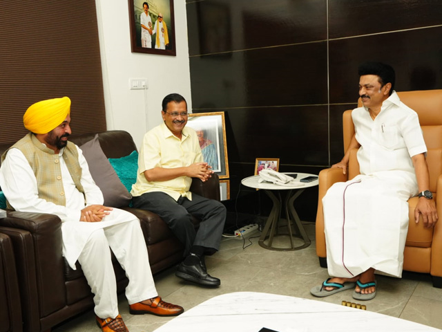 Arvind Kejriwal Meets MK Stalin Amid Campaign Against Centre's Special Law