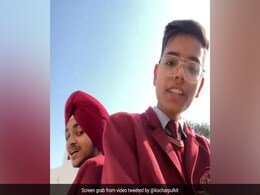 पंजाबी स्कूल के विज्ञापन का रैप सॉन्ग देख कन्फ्यूज़ हुए लोग, बोले- क्या सोशल मीडिया इन्फ्लुएंसर का कोर्स भी शुरु हो रहा है? पंजाबी स्कूल के विज्ञापन का रैप सॉन्ग देख कन्फ्यूज़ हुए लोग, बोले- क्या सोशल मीडिया इन्फ्लुएंसर का कोर्स भी शुरु हो रहा है?