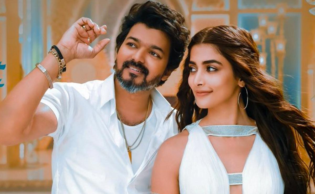 Just Thalapathy Vijay And Pooja Hegde Dancing On <i> Beast </i> Set (Because, Birthday)