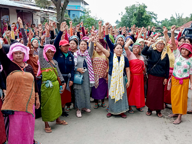 मणिपुर : महिलाओं के रुख से सेना परेशान, आतंकियों से निपटने में हो रही दिक्कत