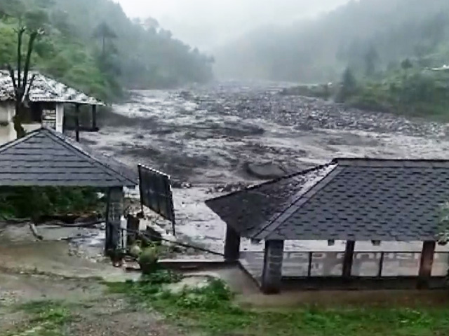 Mandi-Kullu Highway Blocked, Vehicles Washed Away Due To Flash Floods