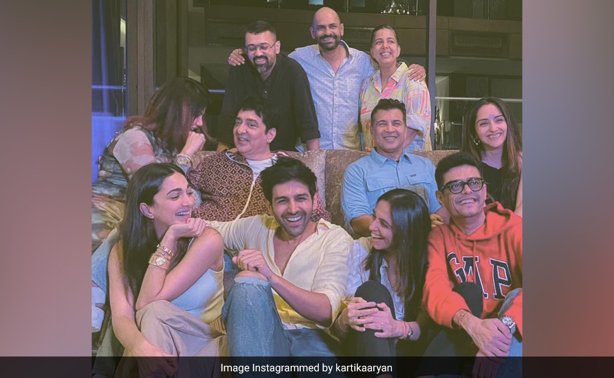 Kartik Aaryan, Kiara Advani's Get-Together With <i>Satyaprem Ki Katha</i> Team
