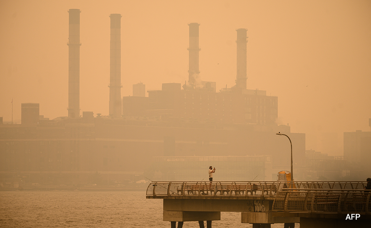 New York City Mayor Urges Citizens To Wear Masks For "Unprecedented" Smoke
