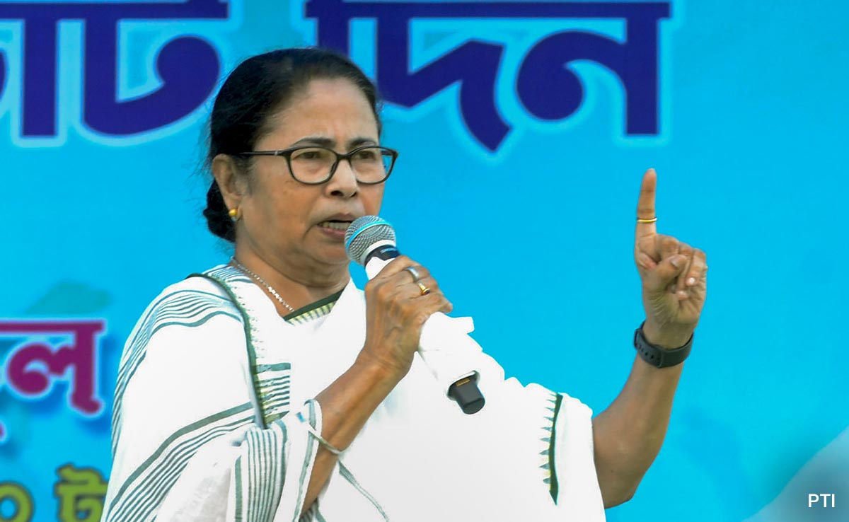 Mamata Banerjee's Helicopter Makes Emergency Landing Due To Bad Weather