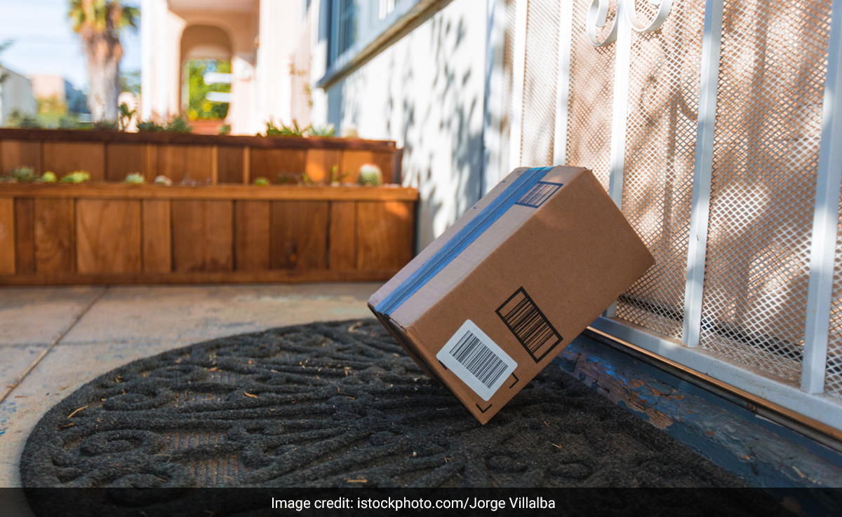 शख्स ने ऑनलाइन ऑर्डर किया सामान, 4 साल बाद घर पहुंचा पार्सल, यूजर ने जो बताया, यकीन ही नहीं होगा