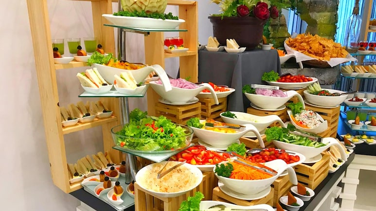 "Don't Pack Buffet Into Your Purse": Man Recalls Switzerland Hotel's Note For Indians