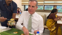 Watch: US Ambassador Tries South Indian <i>Thali</i> With Food Served On Banana Leaf