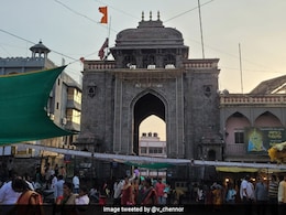 Tulja Bhavani Mandir: भाविकांनी लक्ष द्या! तुळजाभवानीचे मुख्य प्रवेशद्वार बंद, गर्दीमुळे मोठा निर्णय Tulja Bhavani Mandir: भाविकांनी लक्ष द्या! तुळजाभवानीचे मुख्य प्रवेशद्वार बंद, गर्दीमुळे मोठा निर्णय
