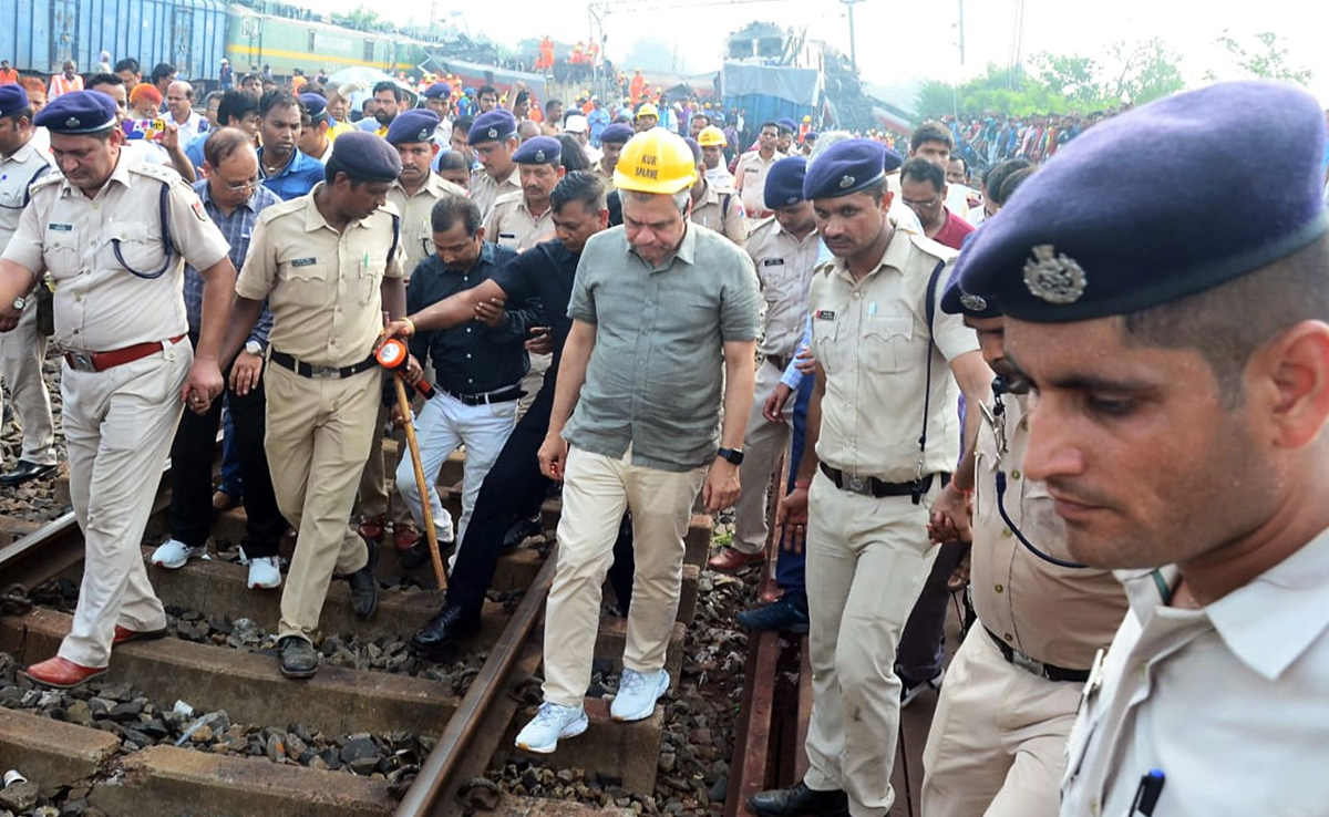 "Not The Time To...": Ashwini Vaishnaw After Face-Off With Mamata Banerjee