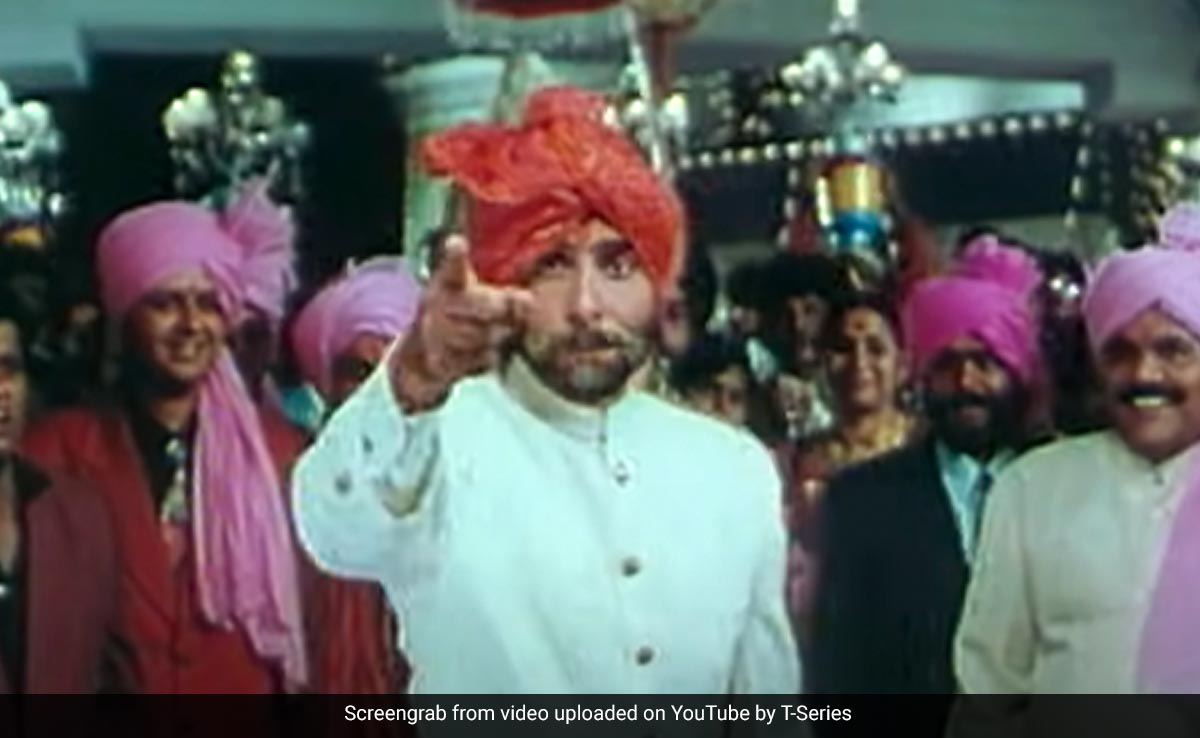 Sonu Nigam's Memories Of Amitabh Bachchan At A Studio Session For <i>Sona Sona </i> From <i>Major Saab </i>