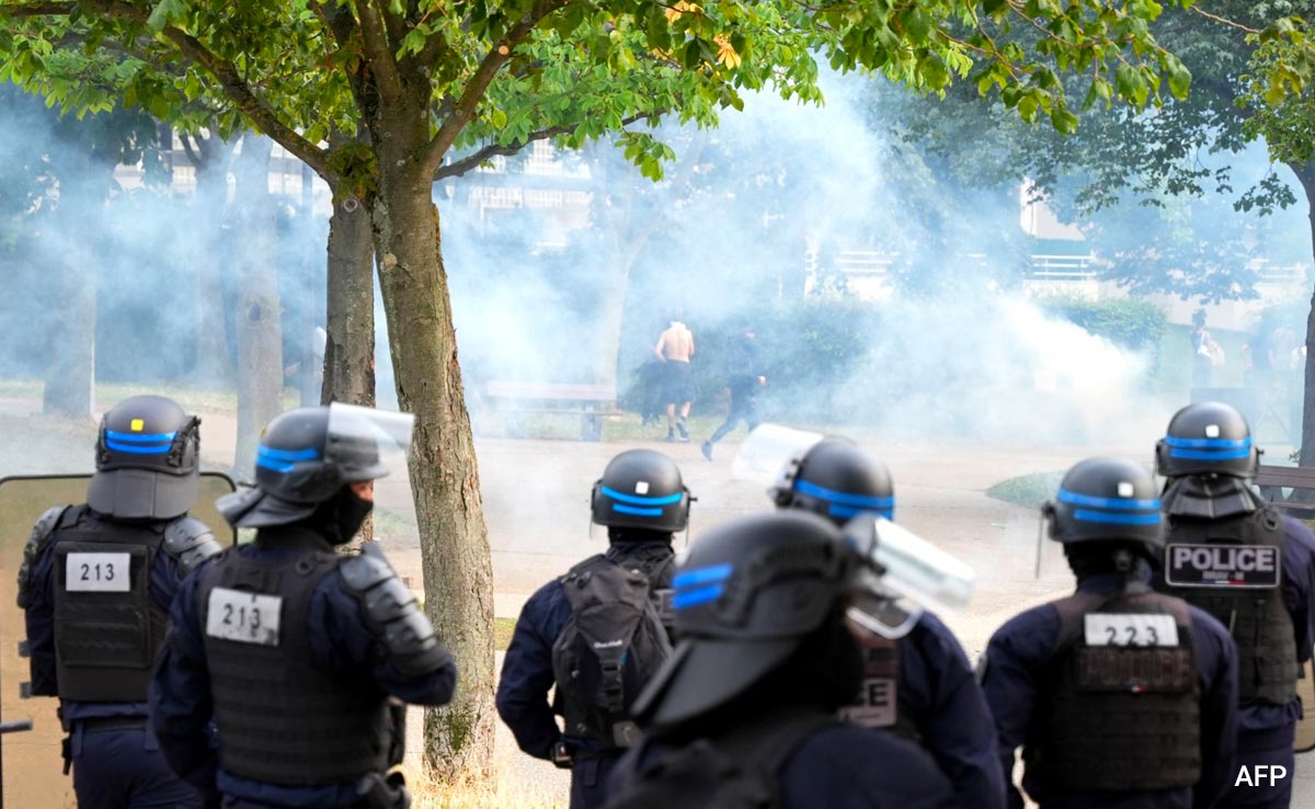 Violence In France Escalates Overnight, 249 Policemen Injured