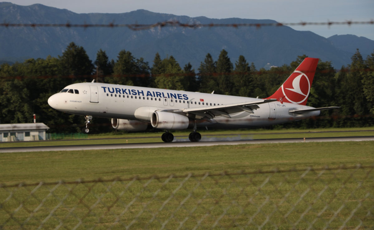 Child, 11, Dies After Losing Consciousness On Flight From Istanbul To New York