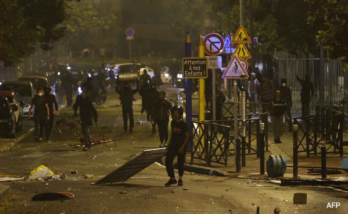 Video Shows Protesters In France Warming Up Before Clash With Police