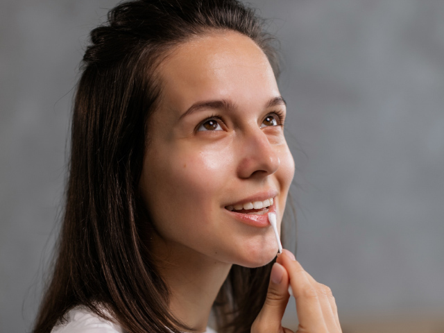 Fuller Lips के लिए ट्राई करें ये टिप्स