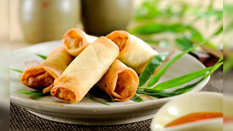 Kid's Lunchbox Recipe: पराठा सब्जी देकर हो गए है बोर तो बनाएं टेस्टी नूडल्स स्प्रिंग रोल, नोट करें रेसिपी