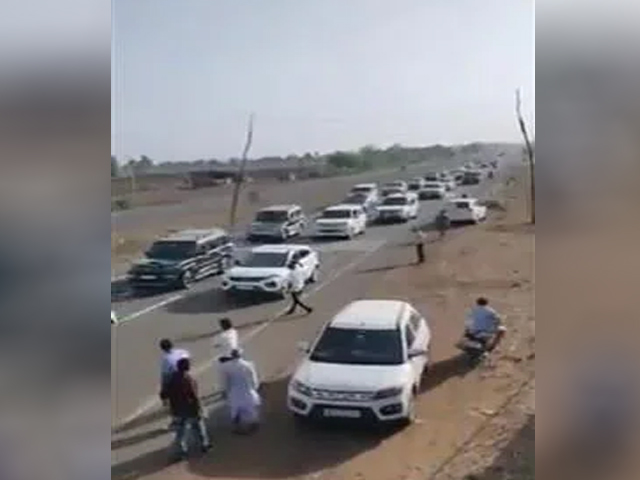 सायरन बजाते सैकड़ों वाहनों के काफिले के साथ कांग्रेस में शामिल होने निकले बैजनाथ सिंह