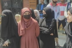 Terror Threat Over 'Dress Code' In Srinagar School, Principal Apologises Terror Threat Over 'Dress Code' In Srinagar School, Principal Apologises