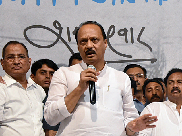 NCP नेता अजित पवार ने की नेता विपक्ष के पद से इस्तीफे की पेशकश