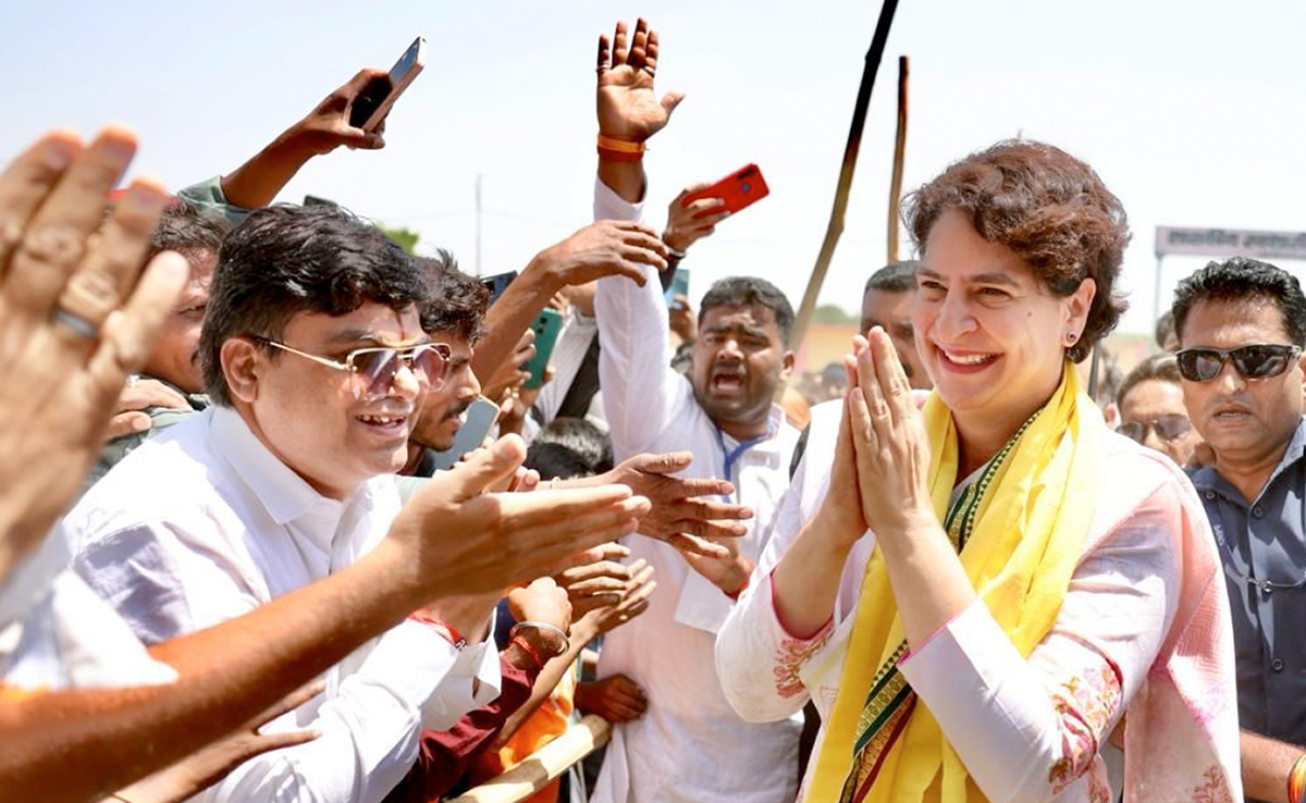 प्रियंका गांधी 'मिशन मध्‍य प्रदेश' पर, जबलपुर रैली से पहले नर्मदा नदी की पूजा-अर्चना की