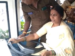 VIDEO : कर्नाटक के कांग्रेस MLA ने चलाई बस, टक्कर मारने की रिपोर्ट को बताया "झूठा" VIDEO : कर्नाटक के कांग्रेस MLA ने चलाई बस, टक्कर मारने की रिपोर्ट को बताया "झूठा"