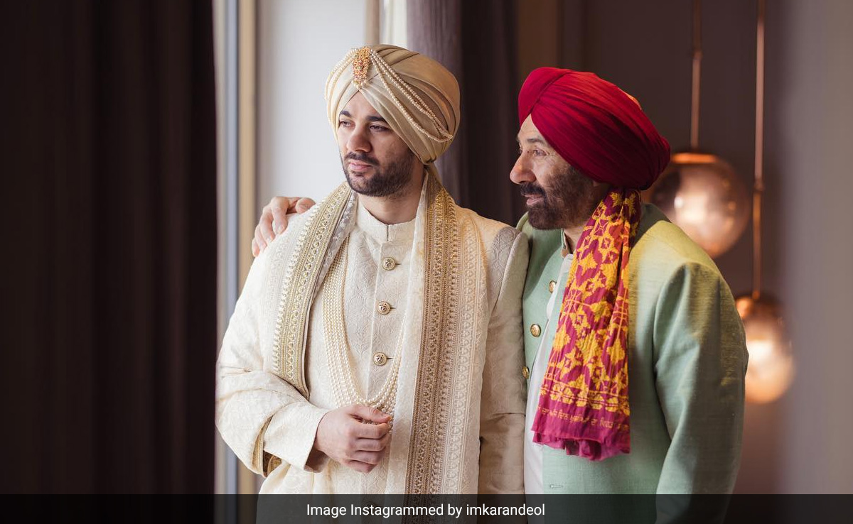 पहली बार दिखीं सनी देओल की वाइफ पूजा और मां प्रकाश कौर, करण देओल ने शेयर की शादी की तस्वीरें, देखें पूरी देओल फैमिली की फोटो